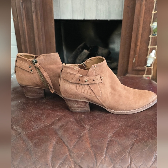 Dolce Vita EUC Sierra Leather Ankle Booties in Teak Nubuck Size 5 - Picture 3 of 10